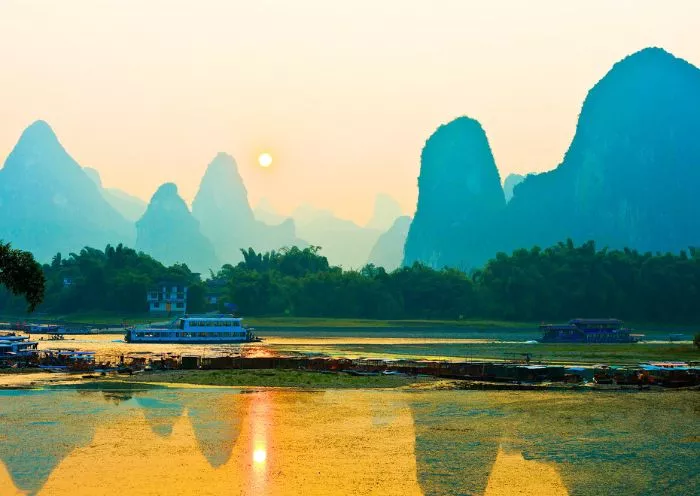 11 Days Shanghai Zhangjiajie Guilin Hong Kong Essential China Tour gallery 8